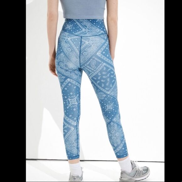 NWT AE Lightweight Everything Legging. M - Picture 2 of 5